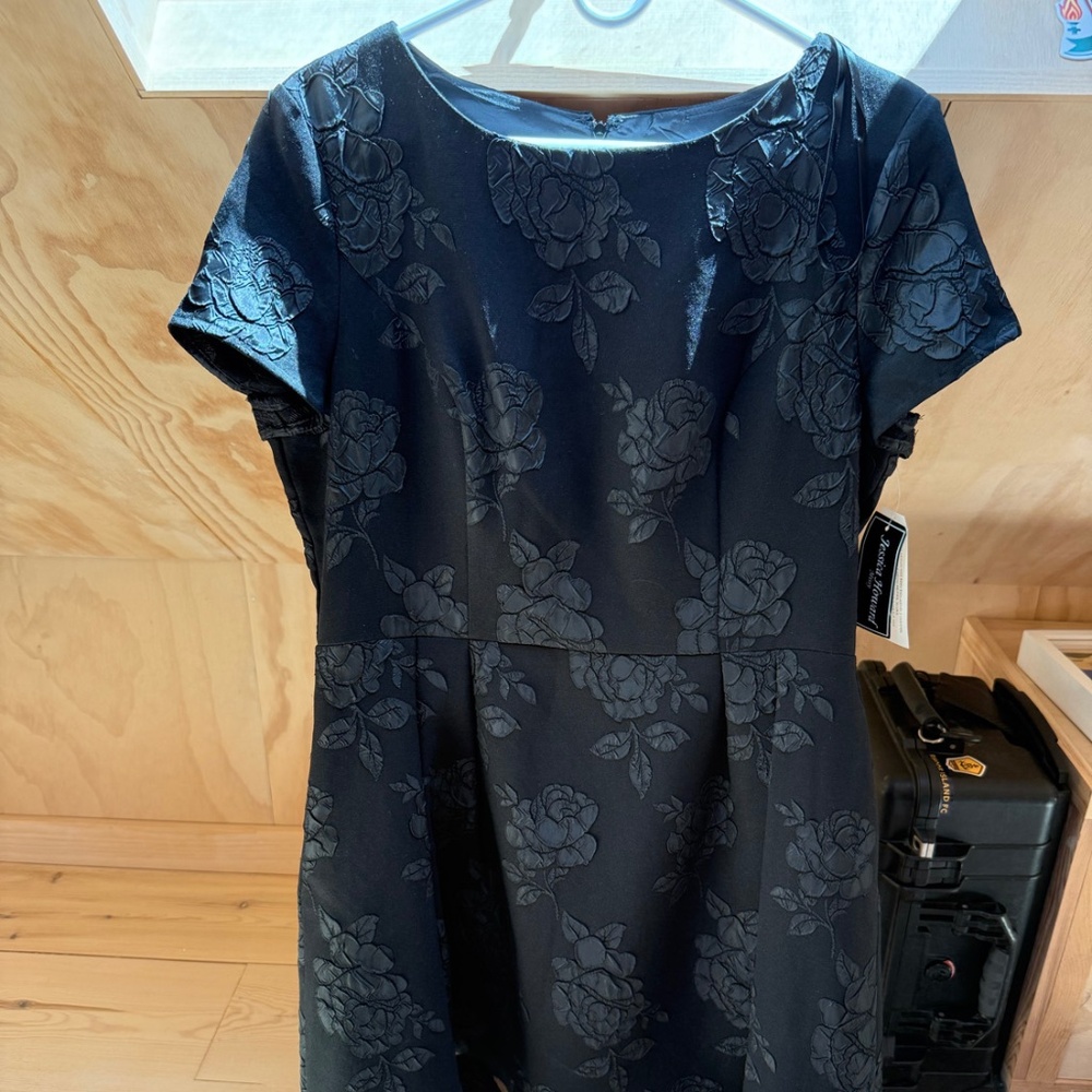 Jessica Howard Women's Black Short Sleeve Floral Dress